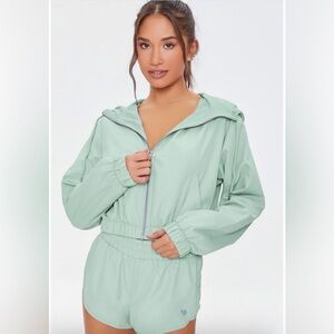 Forever 21 Women's Active Hooded Windbreaker Jacket Size Medium Mint/Green Y2K